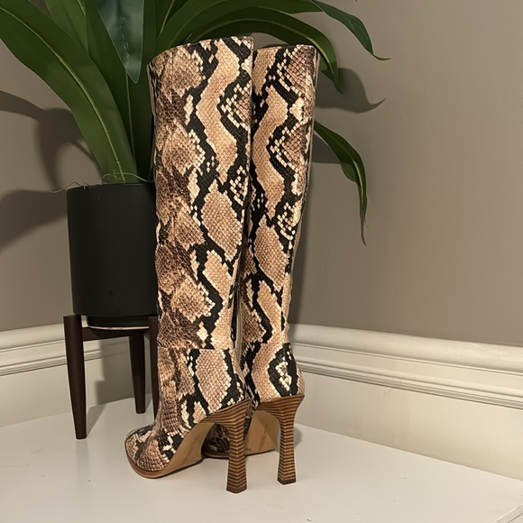 Vince Camuto Women's Pelsna Fashion Boot - Picture 10 of 15